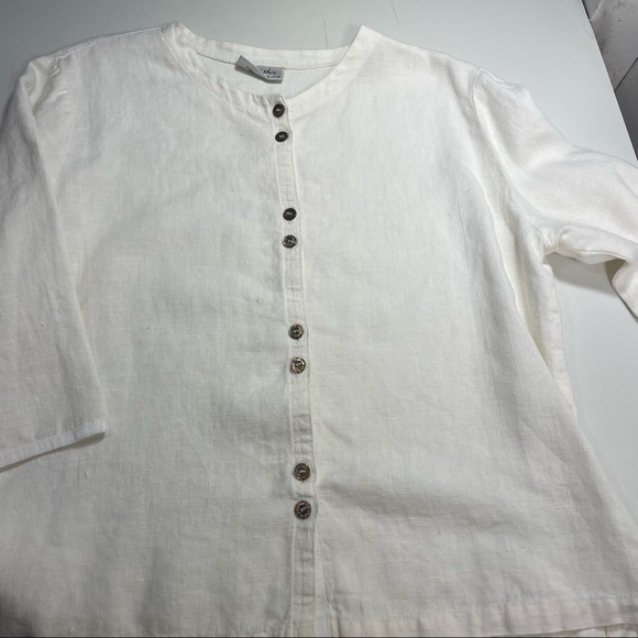 Beautiful Off White Button Front Linen Blouse by Mishi Wearables - Picture 4 of 10